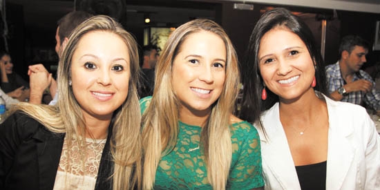 Marina Oliveira, Adriana Papacídero e Thaís Cintra na noite francana 